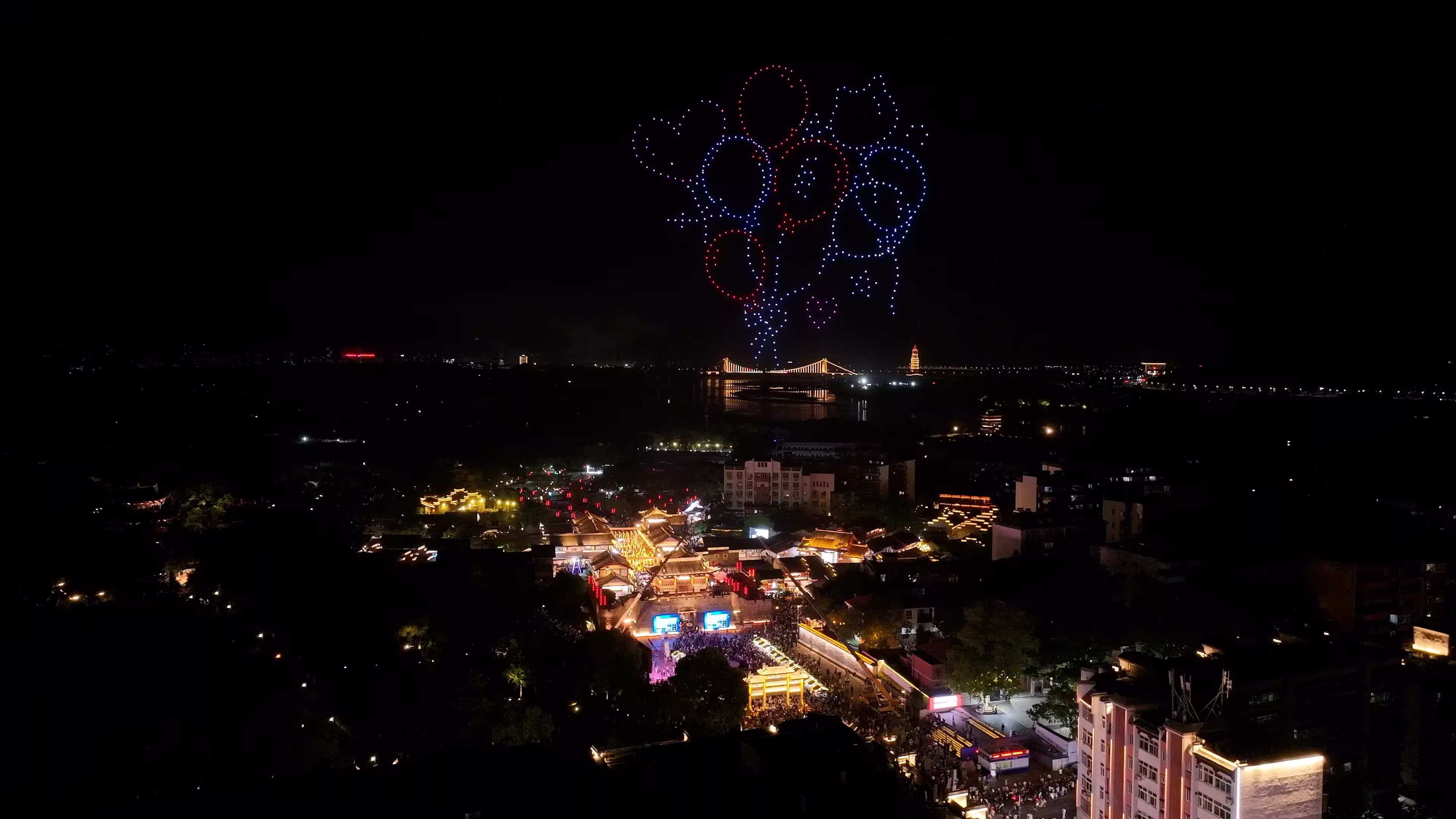 Drone Light Shows in 2025: Innovation, Cost, and the Role of MMC L1
